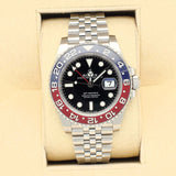 Rolex GMT-Master II 126710BLRO met Pepsi bezel en jubilee-band in horloge doos